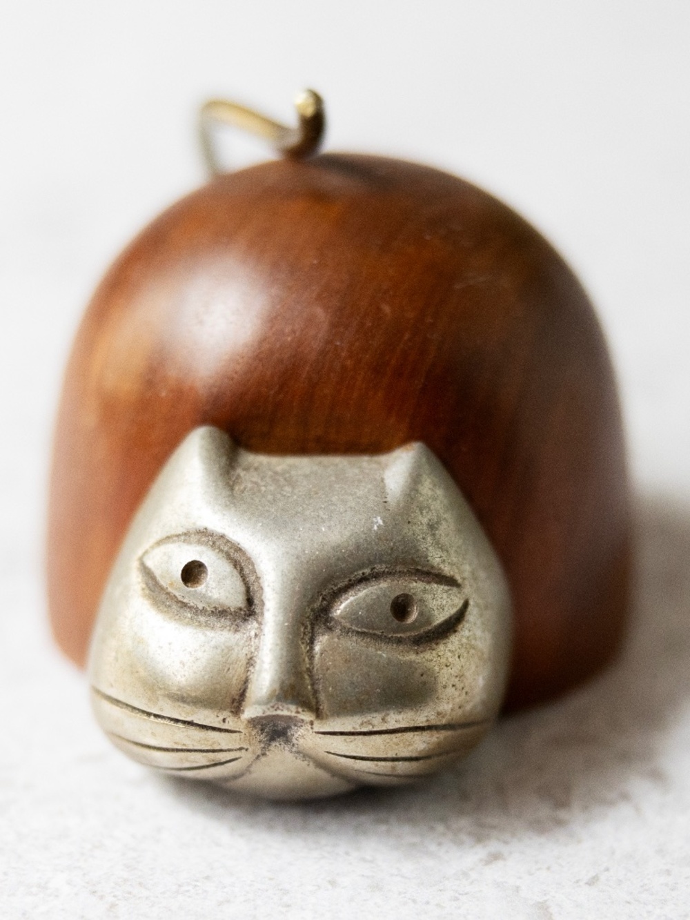 Vintage metal wood cat figurine paperweight made in India